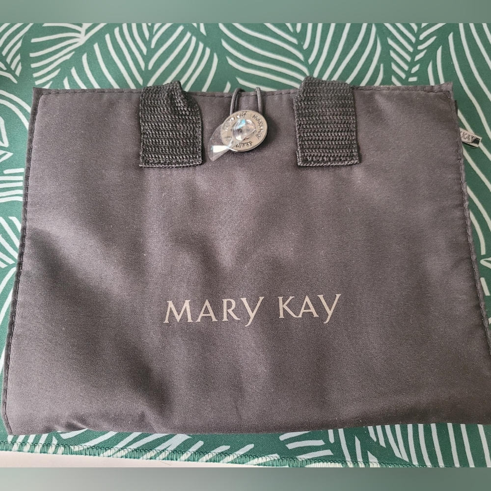 ✨️Discontinued✨️New Mary Kay Brush Set and Bag